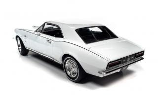 Chevrolet Camaro 1967 Hardtop *MCAN & Yenko*, ermine white Auto World 1:18